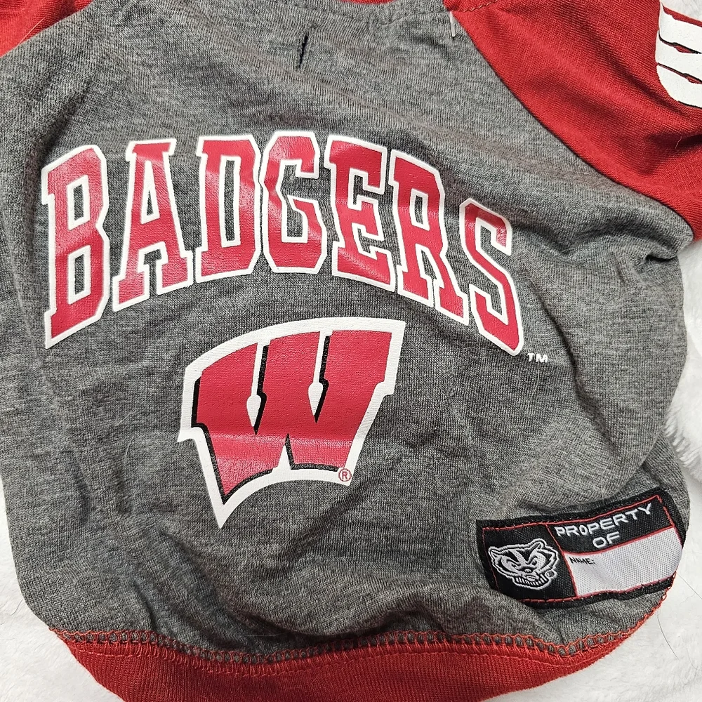 Wisconsin Badgers Small NWT Dog Shirt